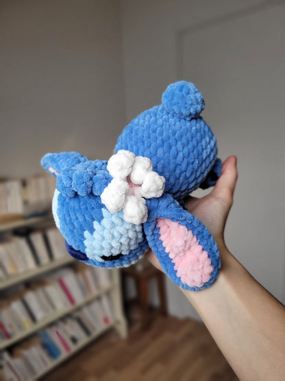 peluche stitch endormi avec fleur