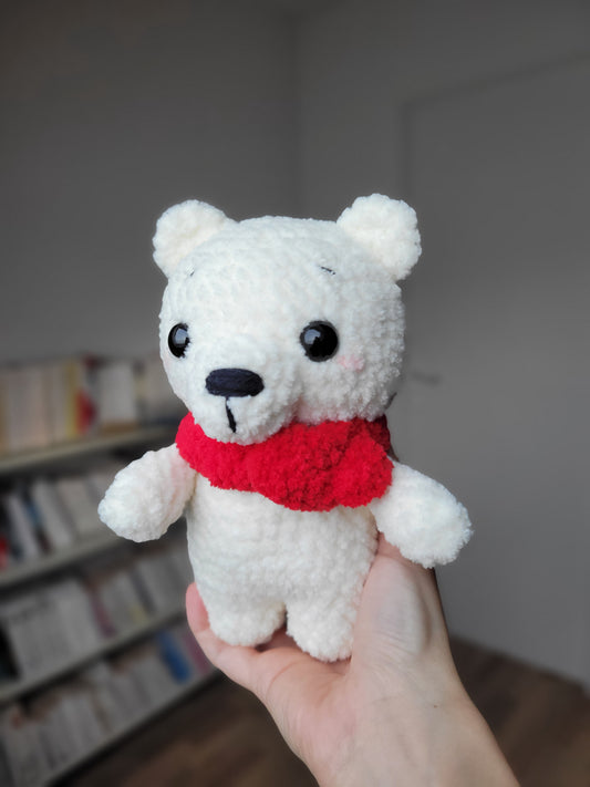 peluche ours et son écharpe rouge